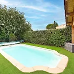 Amazing In Du Gard Holiday home