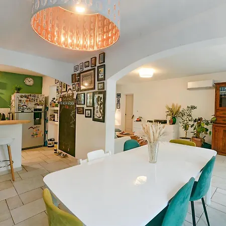 Holiday home Amazing In Du Gard Rochefort-du-Gard